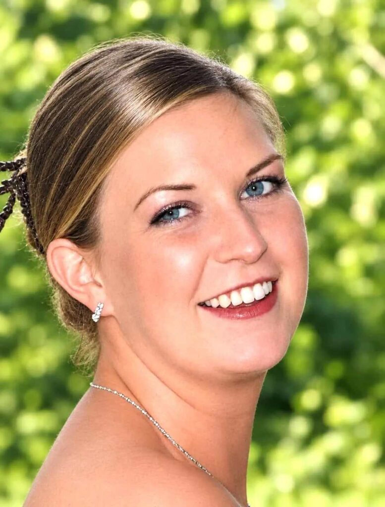 Respectful memorial image for Lizzy O’Mahony Death Notice 2026