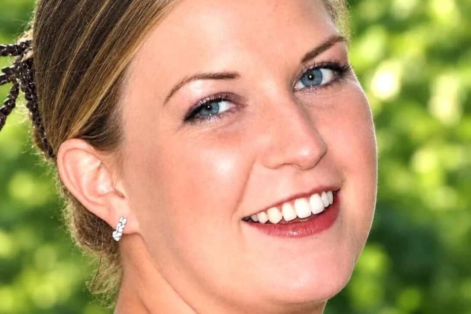 Respectful memorial image for Lizzy O’Mahony Death Notice 2026